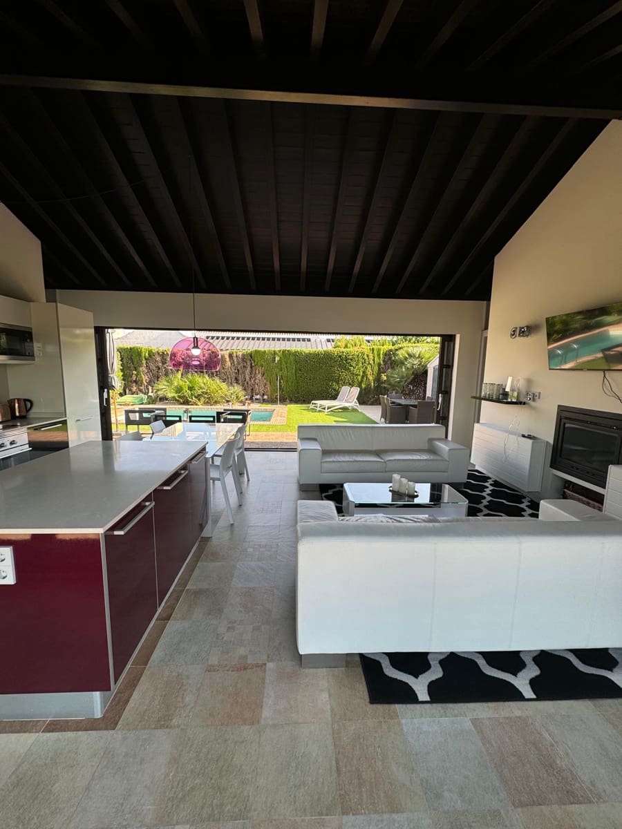 4 slaapkamer Villa te huur in La Peraleja Golf Resort met zwembad garage - € 1.200 (Ref: 9176969)