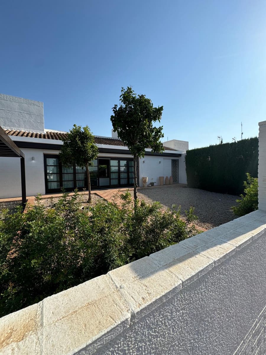 4 slaapkamer Villa te huur in La Peraleja Golf Resort met zwembad garage - € 1.200 (Ref: 9176969)