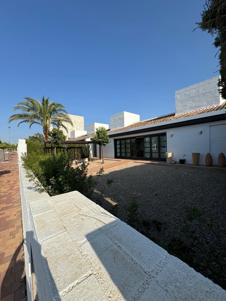 4 slaapkamer Villa te huur in La Peraleja Golf Resort met zwembad garage - € 1.200 (Ref: 9176969)