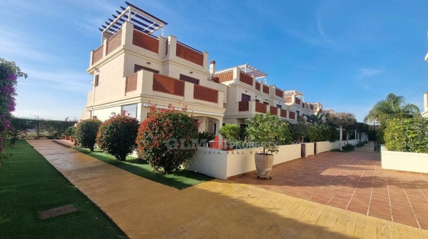 3 soveværelse Penthouse til salg i Los Alcazares med swimmingpool garage - € 259.000 (Ref: 9417690)