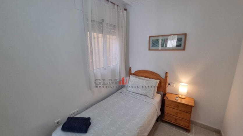 3 makuuhuone Omakotitalo myytävänä paikassa Los Alcazares mukana uima-altaan 
autotalli - 189 000 € (Ref: 9431987)