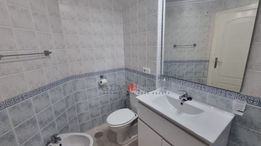 3 makuuhuone Omakotitalo myytävänä paikassa Los Alcazares mukana uima-altaan 
autotalli - 189 000 € (Ref: 9431987)