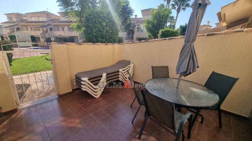 3 makuuhuone Omakotitalo myytävänä paikassa Los Alcazares mukana uima-altaan 
autotalli - 189 000 € (Ref: 9431987)