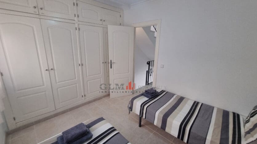 3 makuuhuone Omakotitalo myytävänä paikassa Los Alcazares mukana uima-altaan 
autotalli - 189 000 € (Ref: 9431987)