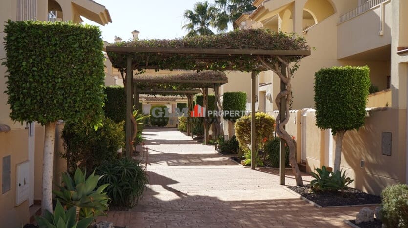 3 makuuhuone Omakotitalo myytävänä paikassa Los Alcazares mukana uima-altaan 
autotalli - 189 000 € (Ref: 9431987)