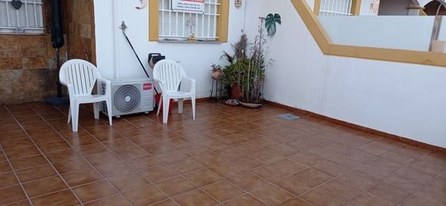 3 makuuhuone Omakotitalo myytävänä paikassa San Pedro del Pinatar mukana uima-altaan 
autotalli - 168 000 € (Ref: 9450887)