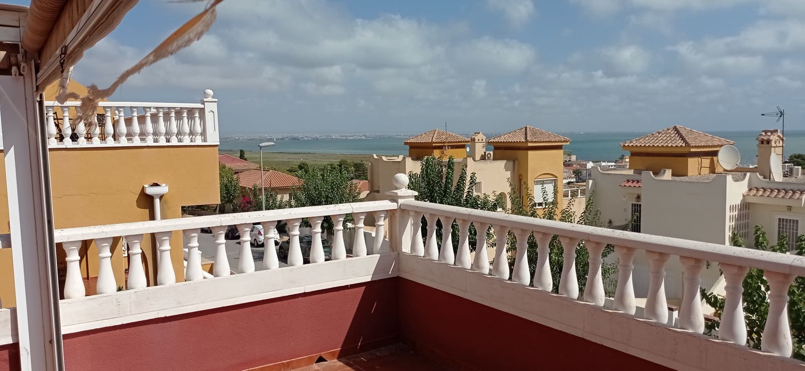 3 quarto Casa em Banda para venda em El Carmoli com piscina garagem - 299 950 € (Ref: 9955553)