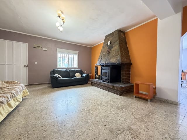 4 bedroom Finca/Country House for sale in Millena with pool garage - € 190,000 (Ref: 9937341)