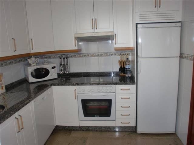 Appartement de 2 chambres à louer à Puerto Marina, Benalmádena avec piscine garage - 1 500 € (Ref: 4796461)