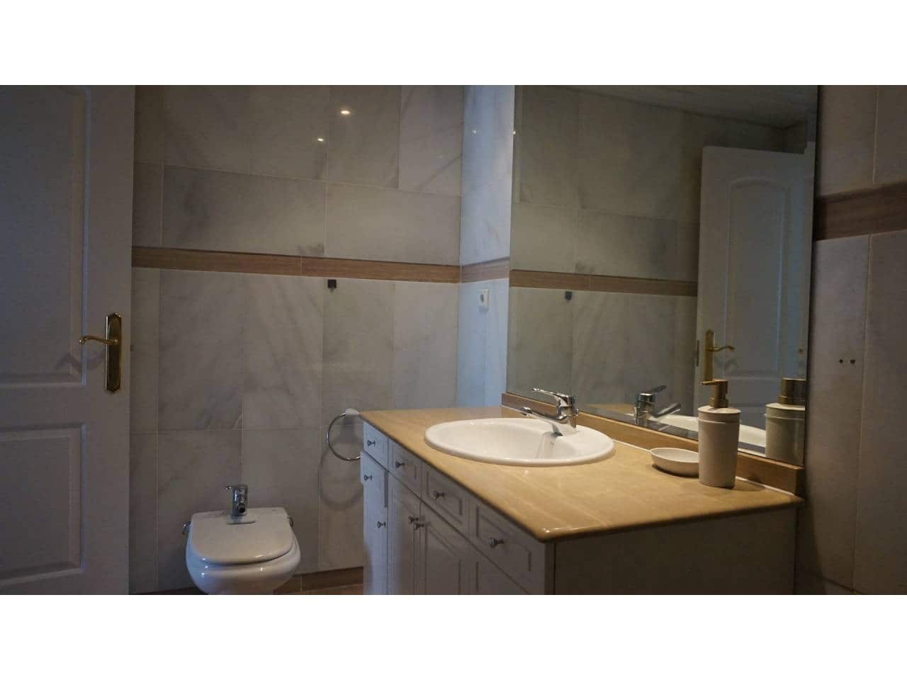 1 bedroom Apartment for rent in Benalmadena with pool - € 1,300 (Ref: 5065580)