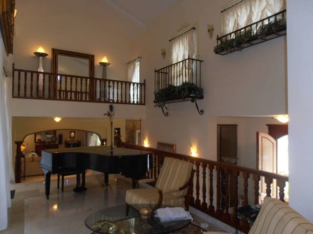 6 Zimmer Villa zu verkaufen in Benalmádena mit Pool Garage - 2.000.000 € (Ref: 5737409)