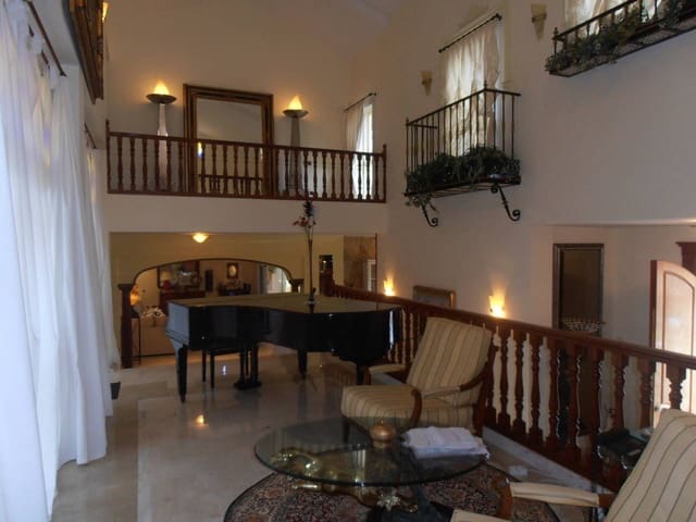 6 Zimmer Villa zu verkaufen in Benalmádena mit Pool Garage - 2.000.000 € (Ref: 5737409)