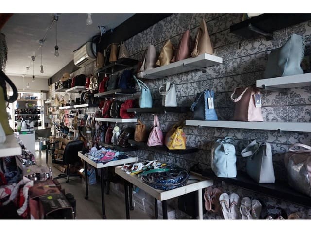 Kommersiell til salgs i Puerto Marina, Benalmádena - € 205 000 (Ref: 7642568)