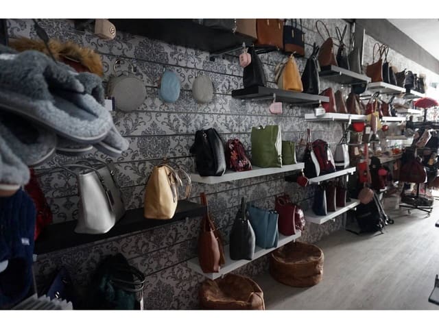 Kommersiell til salgs i Puerto Marina, Benalmádena - € 205 000 (Ref: 7642568)