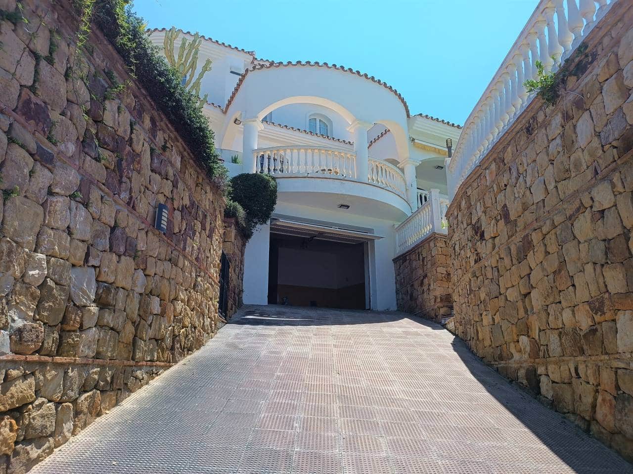 4 bedroom Villa for sale in Benalmadena with pool garage - € 1,750,000 (Ref: 7651727)
