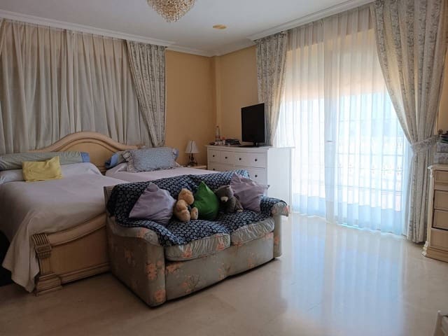 4 bedroom Villa for sale in Benalmádena with pool garage - € 1,750,000 (Ref: 7651727)