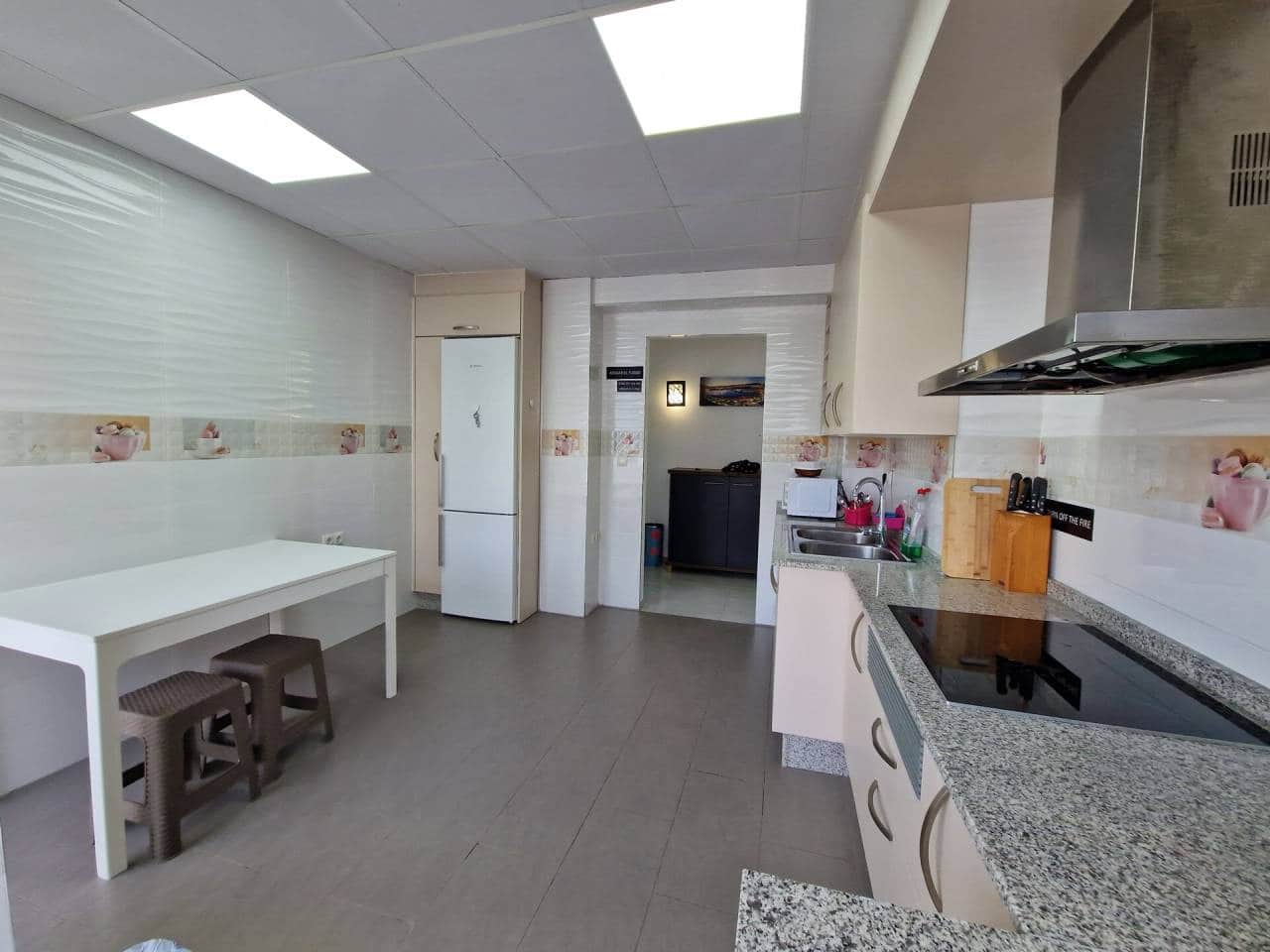 3 slaapkamer Flat te huur in Benalmadena met garage - € 1.600 (Ref: 7864197)