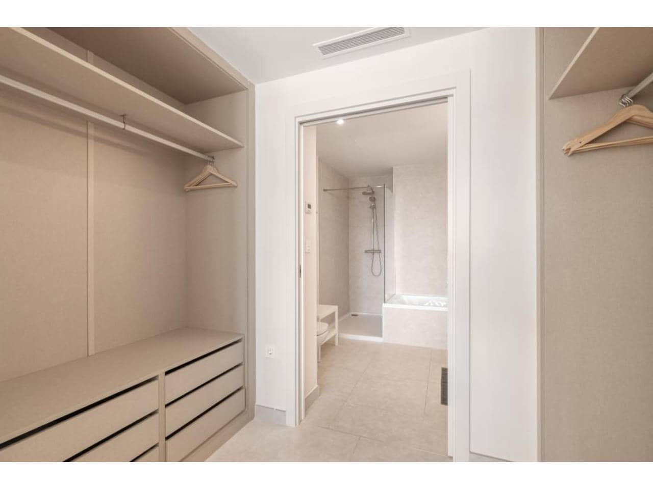 3 makuuhuone Kattohuoneisto myytävänä paikassa La Cala de Mijas mukana uima-altaan 
autotalli - 780 000 € (Ref: 8004676)