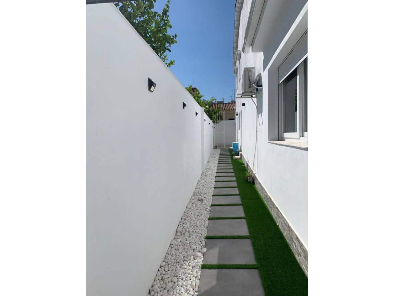 2 bedroom Villa for rent in Benalmadena - € 2,290 (Ref: 8020199)