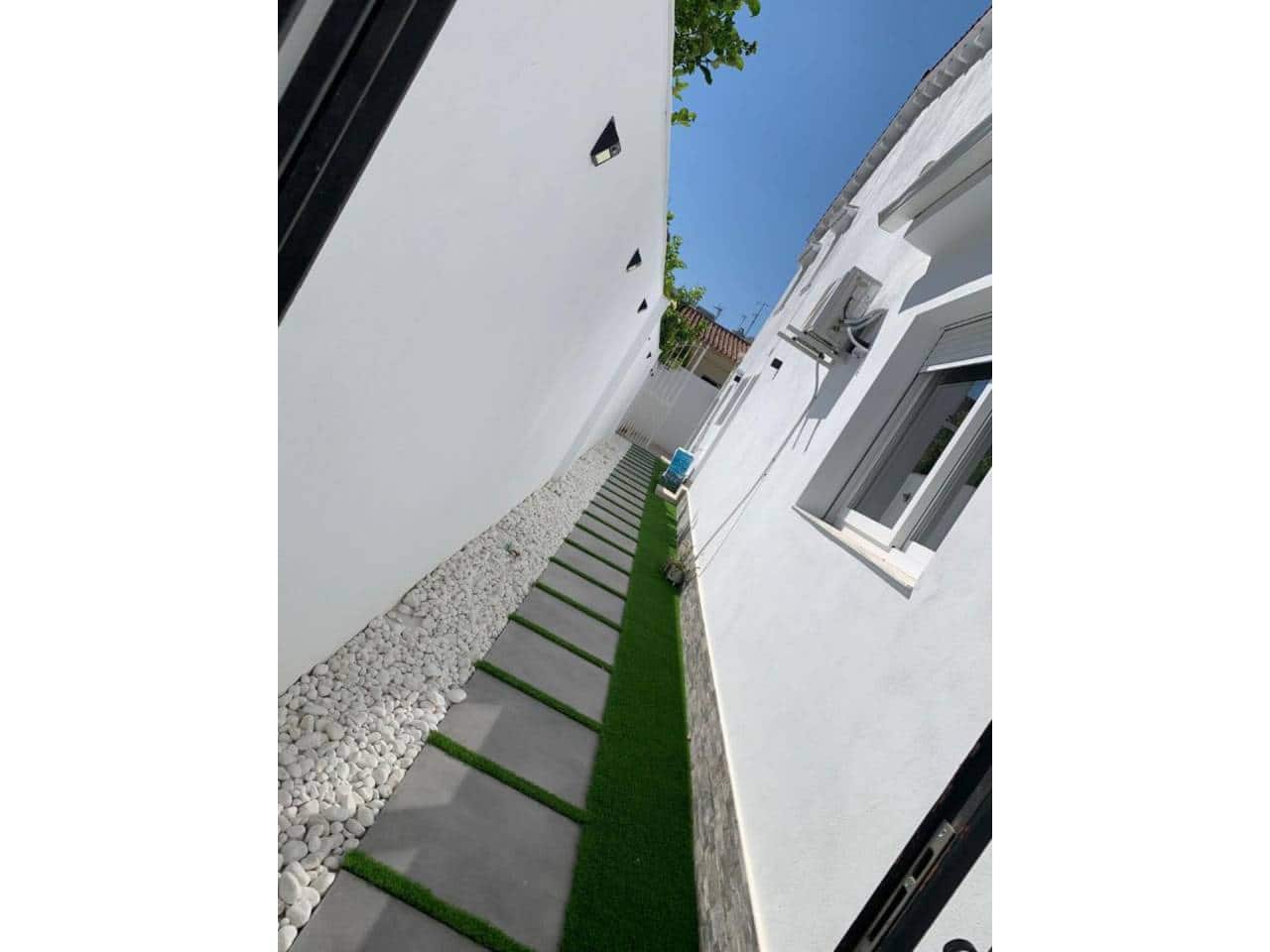 2 bedroom Villa for rent in Benalmadena - € 2,290 (Ref: 8020199)