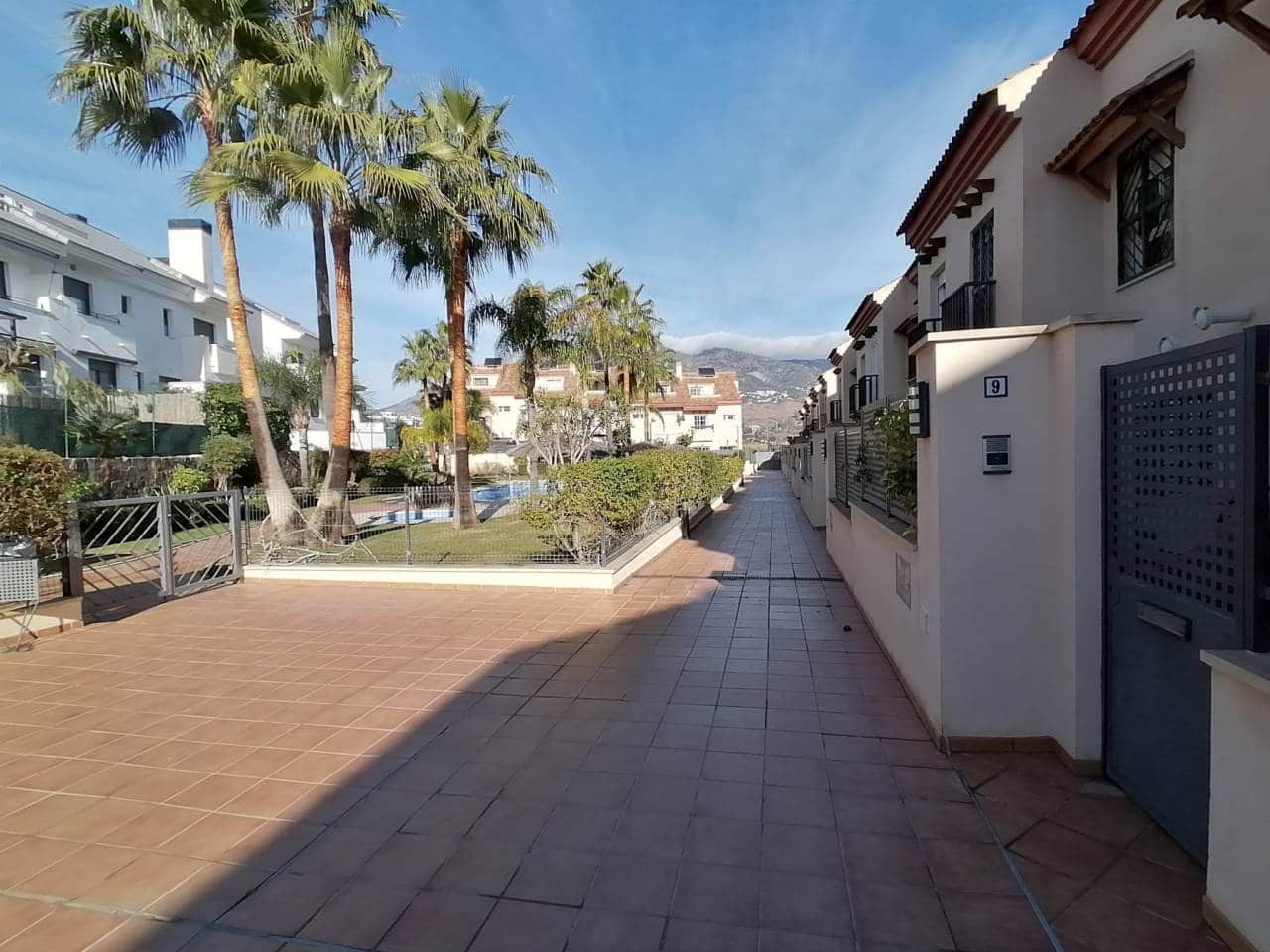 4 bedroom Townhouse for rent in Fuengirola with pool garage - € 2,900 (Ref: 8262895)