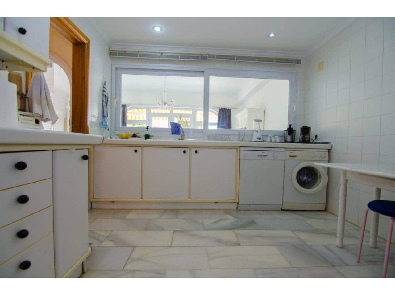 4 bedroom Townhouse for sale in Benalmadena with pool garage - € 589,000 (Ref: 8274420)