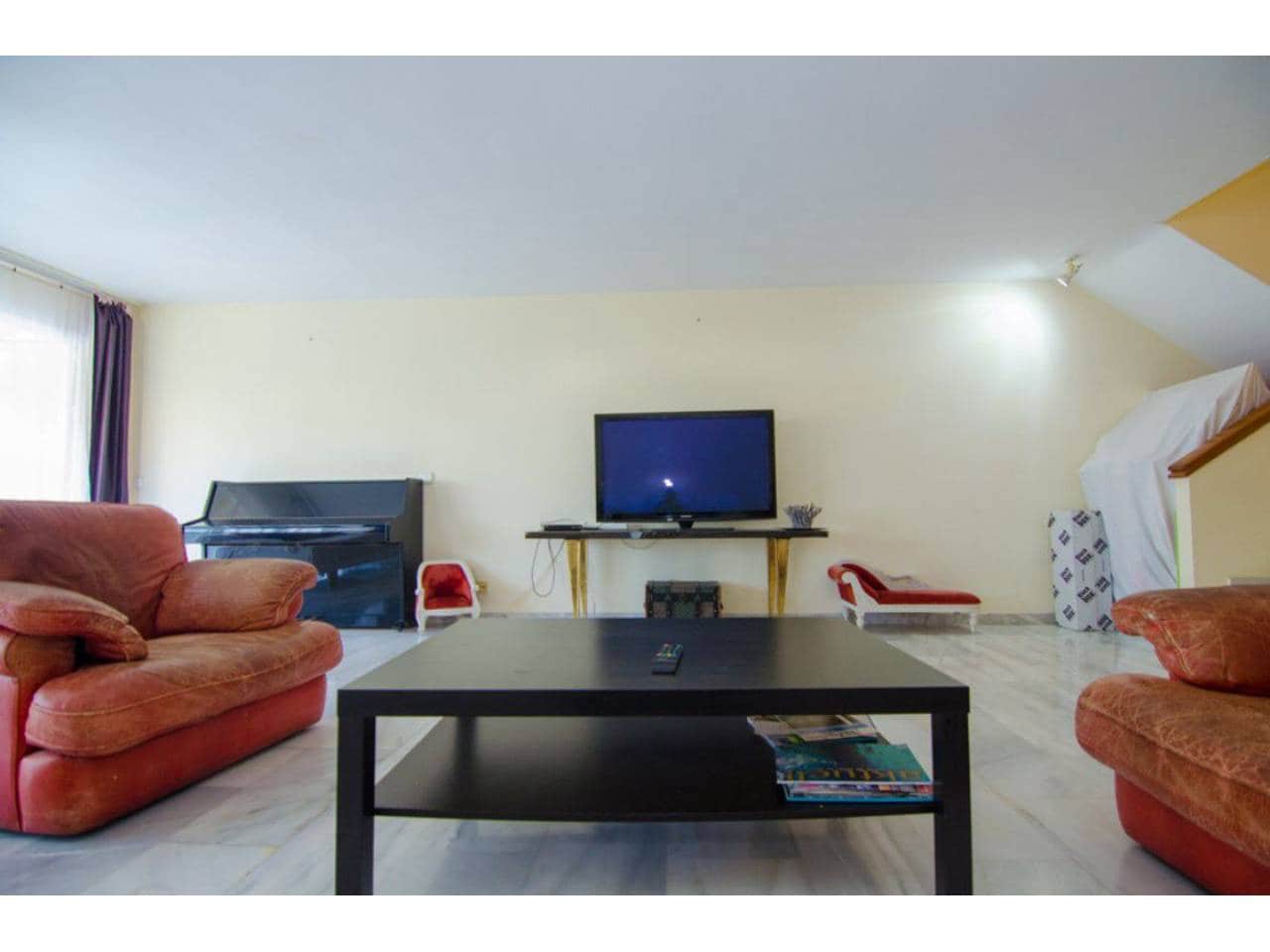 4 bedroom Townhouse for sale in Benalmadena with pool garage - € 589,000 (Ref: 8274420)