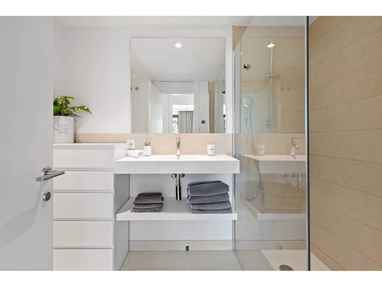 Apartamento de 3 habitaciones en Fuengirola en venta con piscina garaje - 690.000 € (Ref: 8703532)
