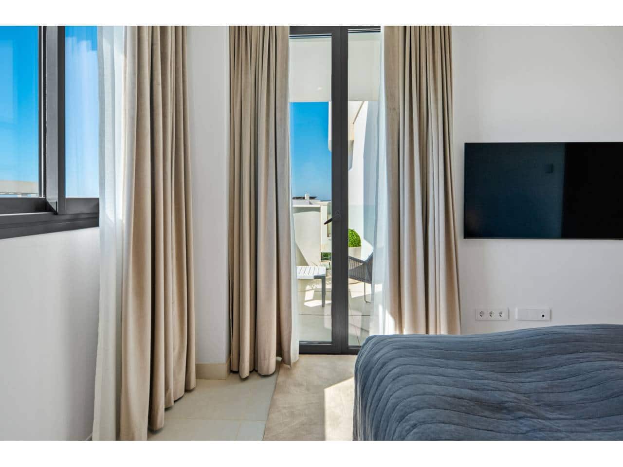 Apartamento de 3 habitaciones en Fuengirola en venta con piscina garaje - 690.000 € (Ref: 8703532)