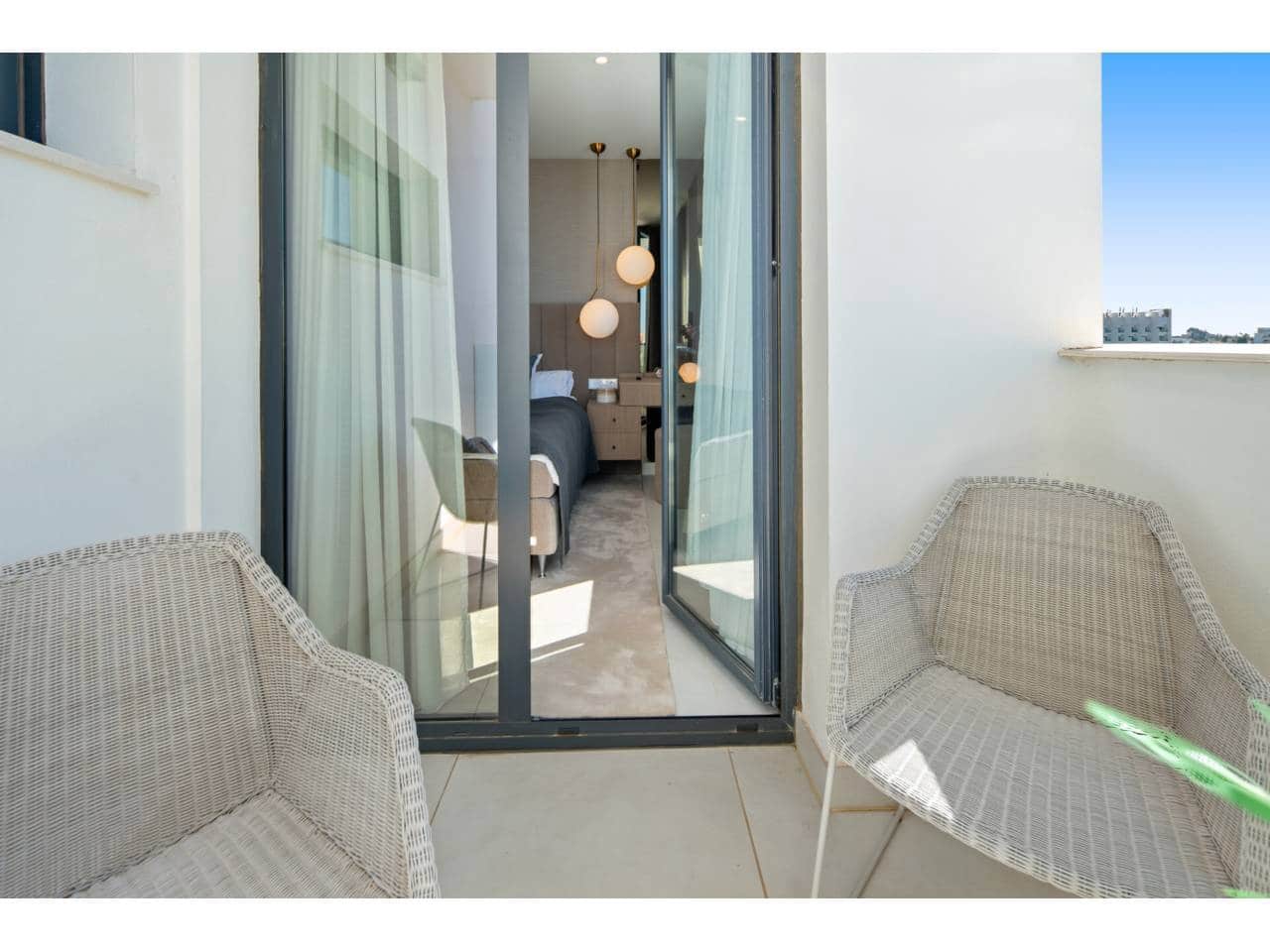 Apartamento de 3 habitaciones en Fuengirola en venta con piscina garaje - 690.000 € (Ref: 8703532)