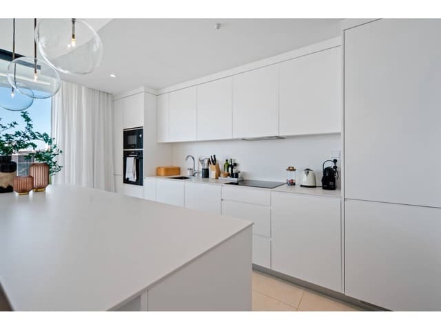 Apartamento de 3 habitaciones en Fuengirola en venta con piscina garaje - 690.000 € (Ref: 8703532)