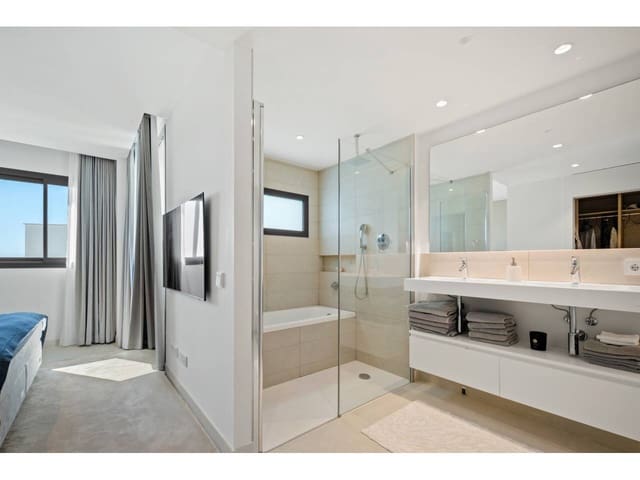 Apartamento de 3 habitaciones en Fuengirola en venta con piscina garaje - 690.000 € (Ref: 8703532)