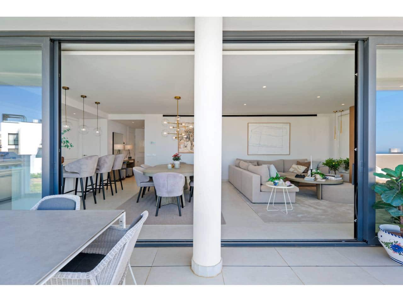 Apartamento de 3 habitaciones en Fuengirola en venta con piscina garaje - 690.000 € (Ref: 8703532)