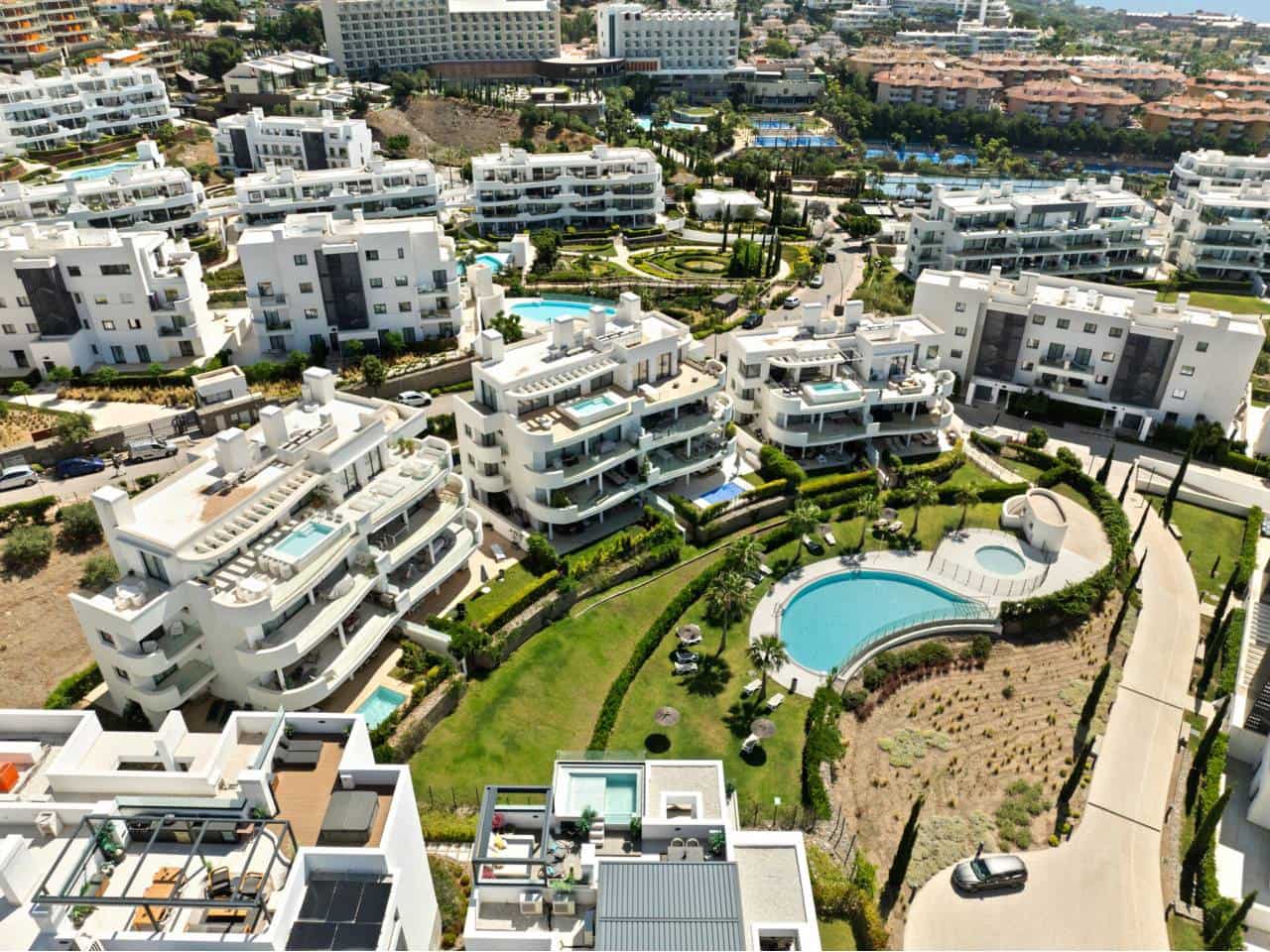 Apartamento de 3 habitaciones en Fuengirola en venta con piscina garaje - 690.000 € (Ref: 8703532)
