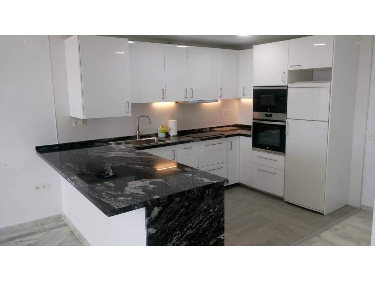 Piso de 2 habitaciones en Benalmádena en alquiler con piscina - 1.500 € (Ref: 8892088)