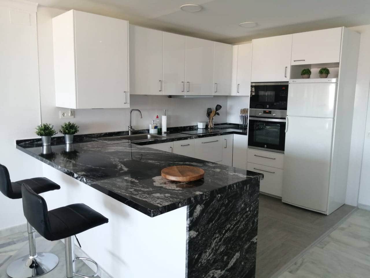 Piso de 2 habitaciones en Benalmádena en alquiler con piscina - 1.500 € (Ref: 8892088)