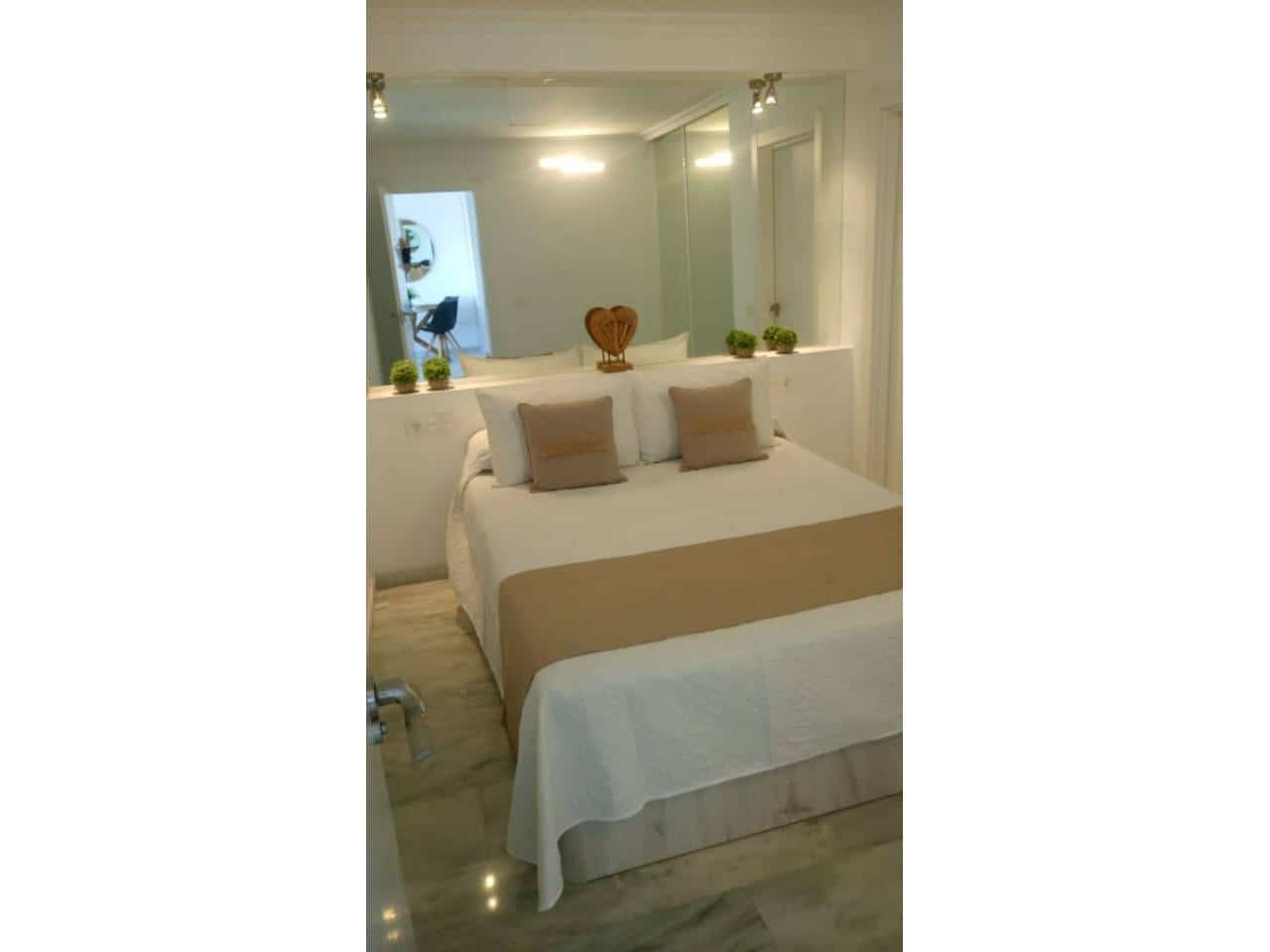 Piso de 2 habitaciones en Benalmádena en alquiler con piscina - 1.500 € (Ref: 8892088)