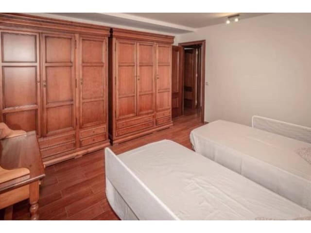 6 bedroom Villa for sale in Benalmádena with pool garage - € 1,250,000 (Ref: 8971820)