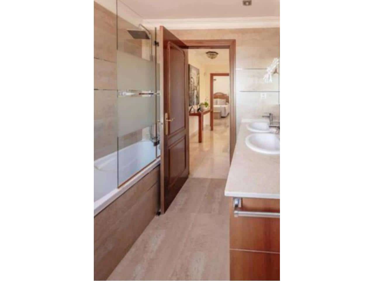 6 bedroom Villa for sale in Benalmadena with pool garage - € 1,250,000 (Ref: 8971820)