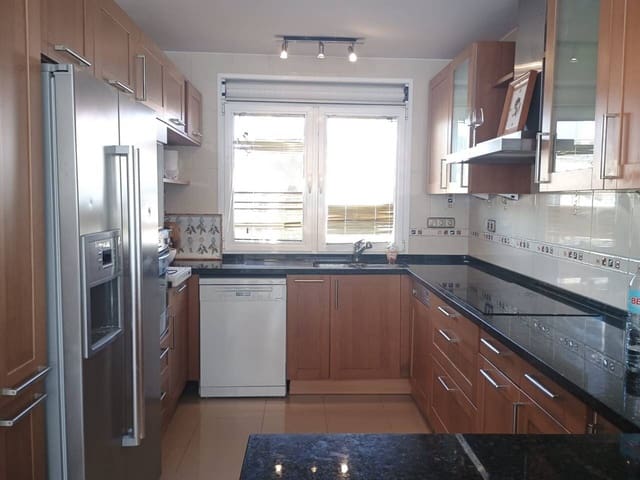 5 soveværelse Semi-Rækkehus til salg i Benalmádena med swimmingpool garage - € 625.000 (Ref: 9159234)