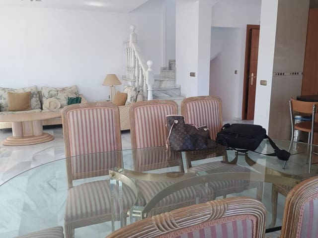 5 sovrum Semi-fristående Villa till salu i Benalmádena med pool garage - 635 000 € (Ref: 9159234)