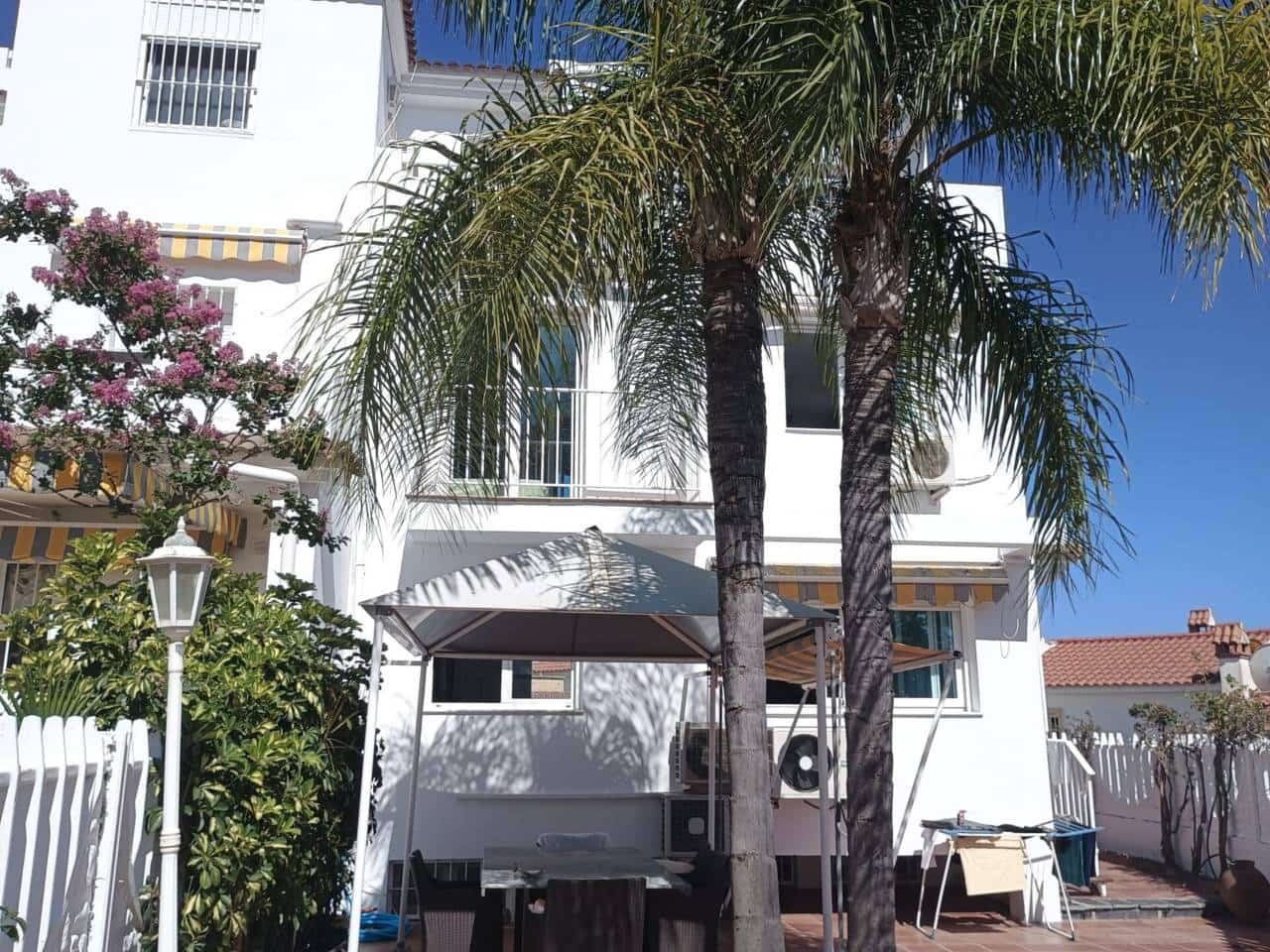 5 soveværelse Semi-Rækkehus til salg i Benalmadena med swimmingpool garage - € 635.000 (Ref: 9159234)