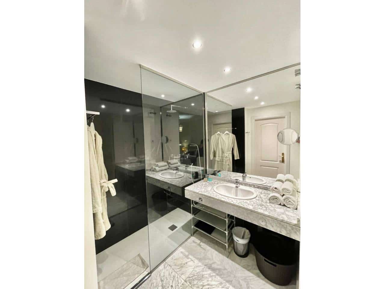 2 bedroom Apartment for sale in Benalmadena with pool garage - € 660,000 (Ref: 9303076)