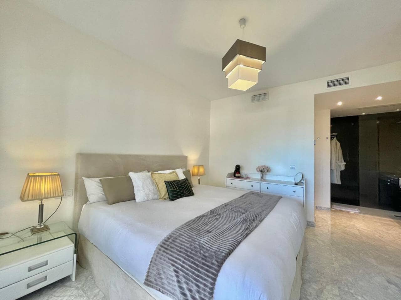 2 bedroom Apartment for sale in Benalmadena with pool garage - € 660,000 (Ref: 9303076)