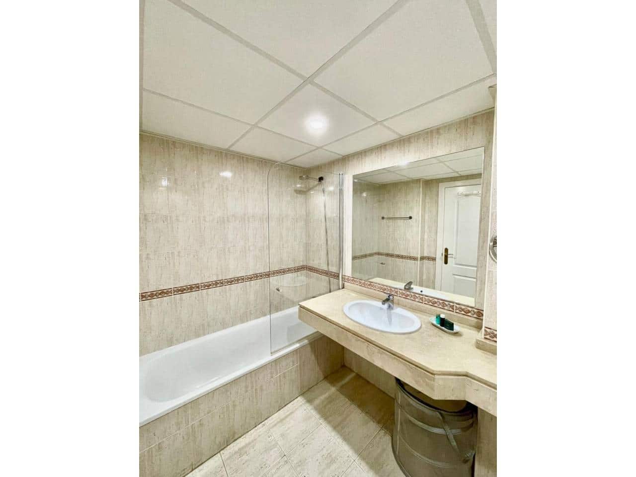 2 bedroom Apartment for sale in Benalmadena with pool garage - € 660,000 (Ref: 9303076)