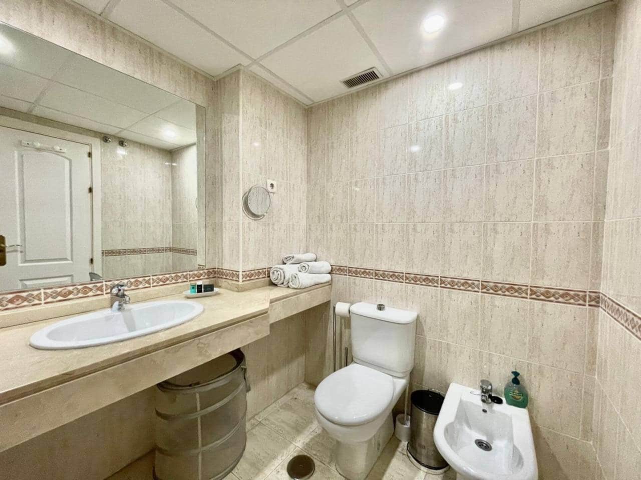 2 bedroom Apartment for sale in Benalmadena with pool garage - € 660,000 (Ref: 9303076)