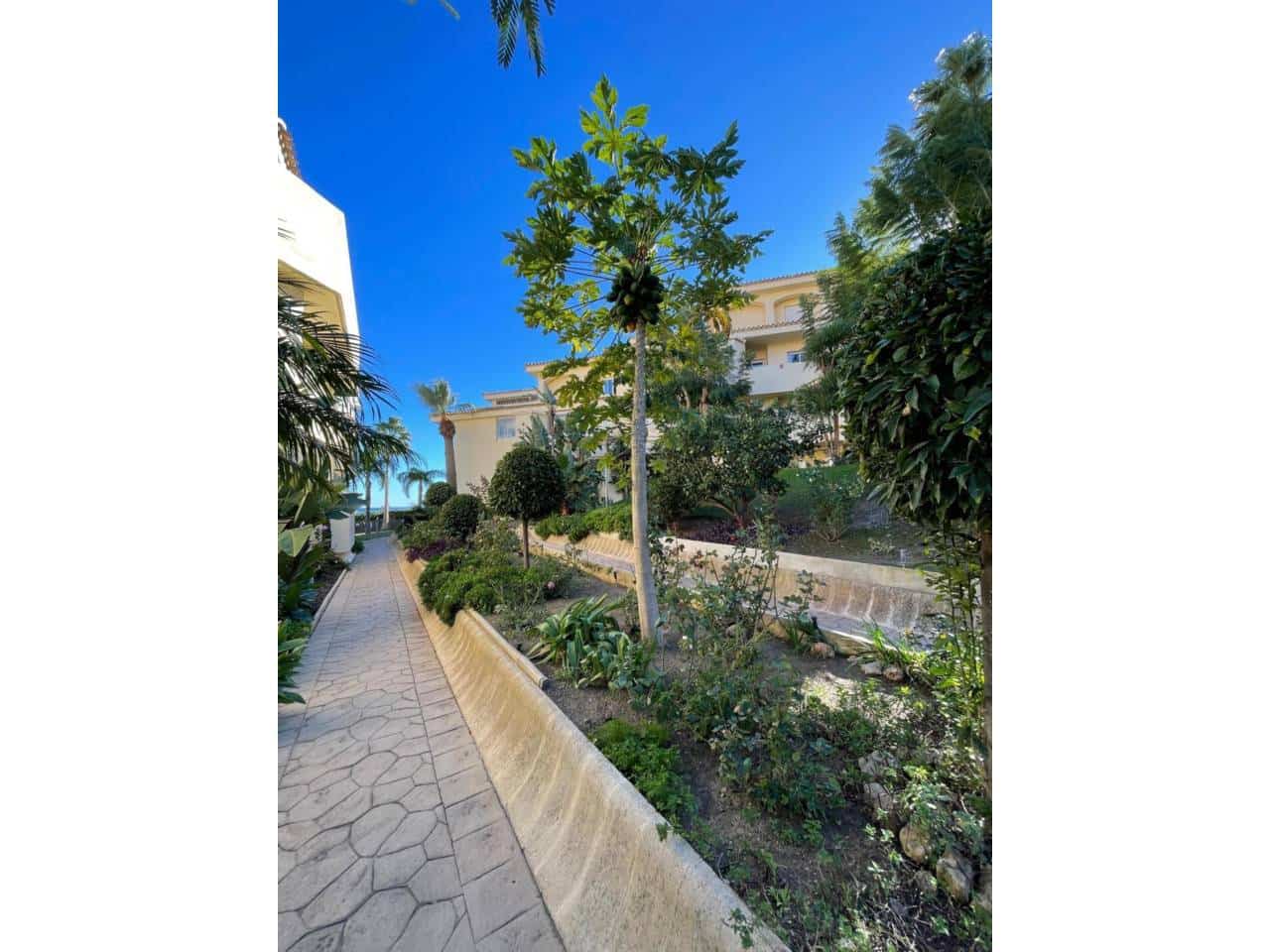 2 bedroom Apartment for sale in Benalmadena with pool garage - € 660,000 (Ref: 9303076)