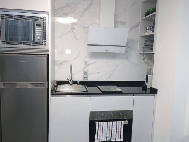 1 makuuhuone Huoneisto vuokrattavana paikassa Puerto Marina, Benalmádena mukana uima-altaan - 1 050 € (Ref: 9326175)