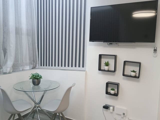 1 makuuhuone Huoneisto vuokrattavana paikassa Puerto Marina, Benalmádena mukana uima-altaan - 1 050 € (Ref: 9326175)