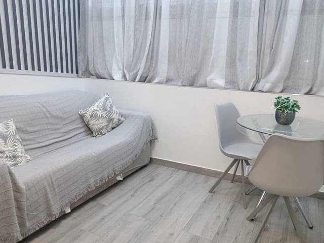 1 makuuhuone Huoneisto vuokrattavana paikassa Puerto Marina, Benalmádena mukana uima-altaan - 1 050 € (Ref: 9326175)